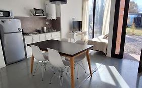 Cubil Naranja. Casa conteiner 2 dormitorios